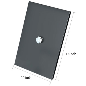 トレイは、滑り止めパッドとストラップを備えた金属でできています。