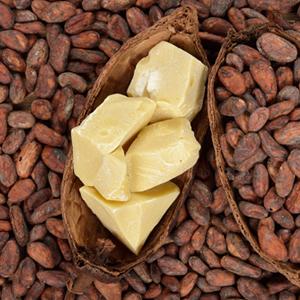 Cocoa butter delivers nutrients to the skin, due to its high content of Zinc, Omega-6 and Omega-9