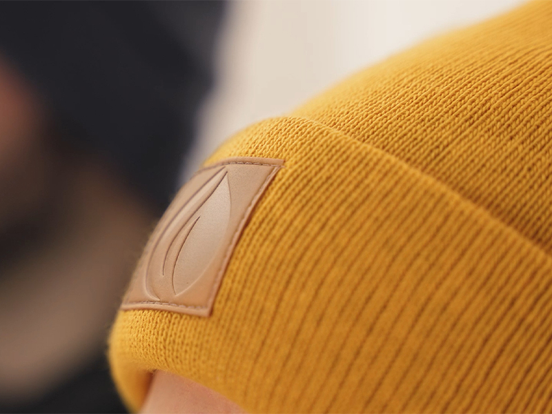 Occulto beanie mit braunem Lederpatch