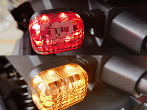 dual-color display for front and rear turn signals