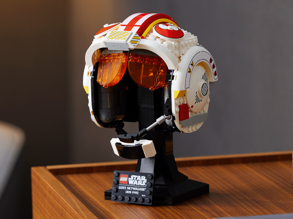 nkページ Luke Skywalker™ (Red Five) Helmet 75327 | Star Wars™ | Buy