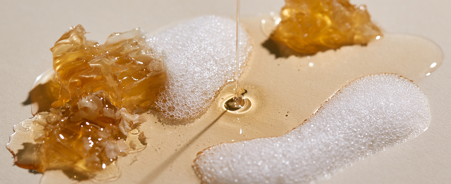 Experience the quality of UMF20+ premium Manuka Honey, native to none other than New Zealand.