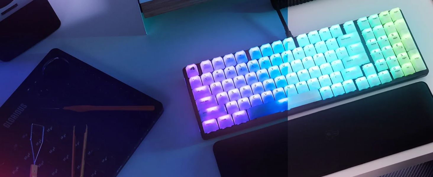 Glorious Gaming GMMK, Mechanisches Gaming-Keyboard, Gateron Brown Schalter, Doubleshot-Kappen