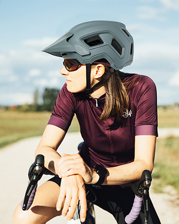 With the knob on the back of this bicycle helmet and the soft chin strap