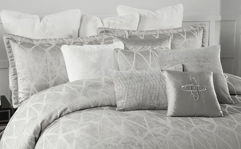 Loom and Mill 12Piece Comforter Bed in a Bag, Jacquard