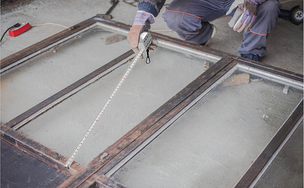 Highly resilient tape for precise measurements over long distances