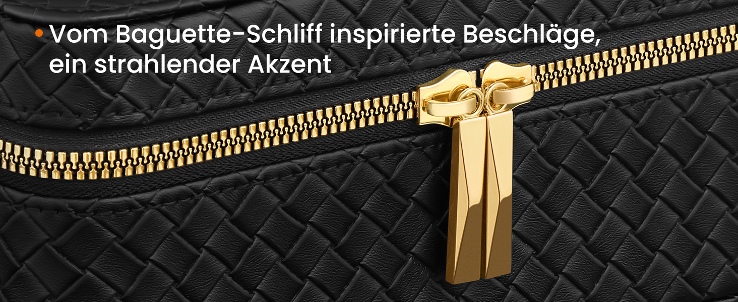 Nahaufnahme aus schwarzem, gestepptem Leder mit goldfarbenem Reißverschluss, Details im Baguettestil und metallischem Zuglasche