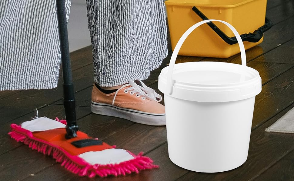 1 gallon bucket with lid