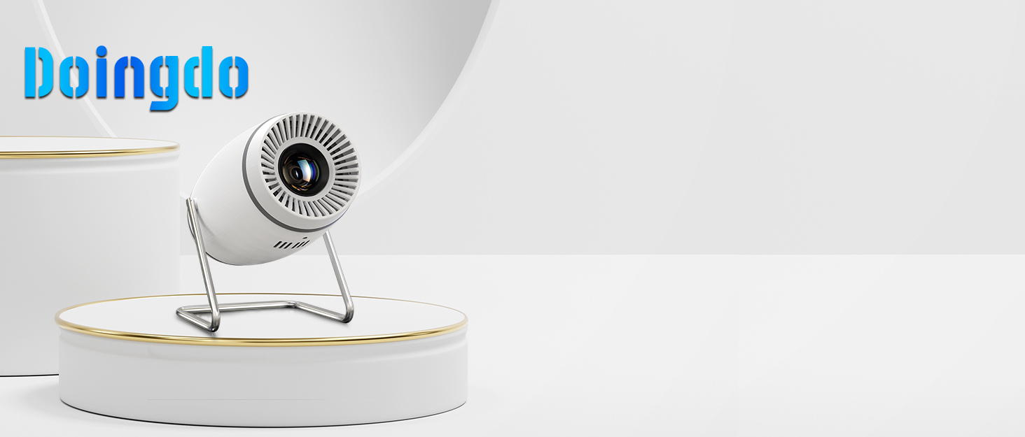 Le texte indique « Dsingoo ». Espadrille ou chaussure athlétique blanche avec détails dorés montrés sous plusieurs angles sur fond blanc.