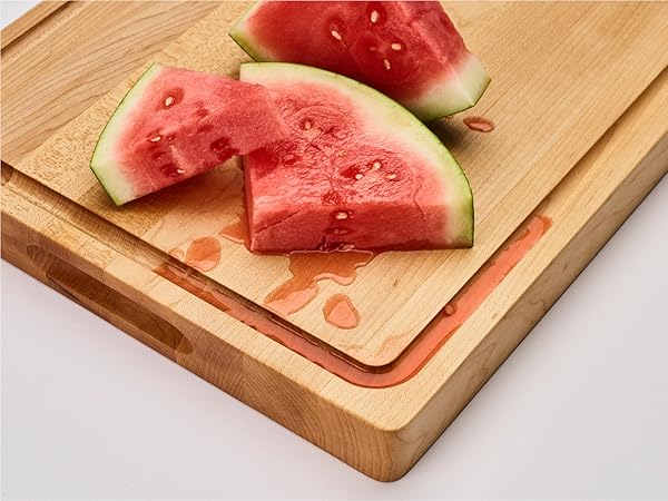 Our juice groove holds up to 3.5 oz of liquid to prevent water, juice, and grease from overflowing.