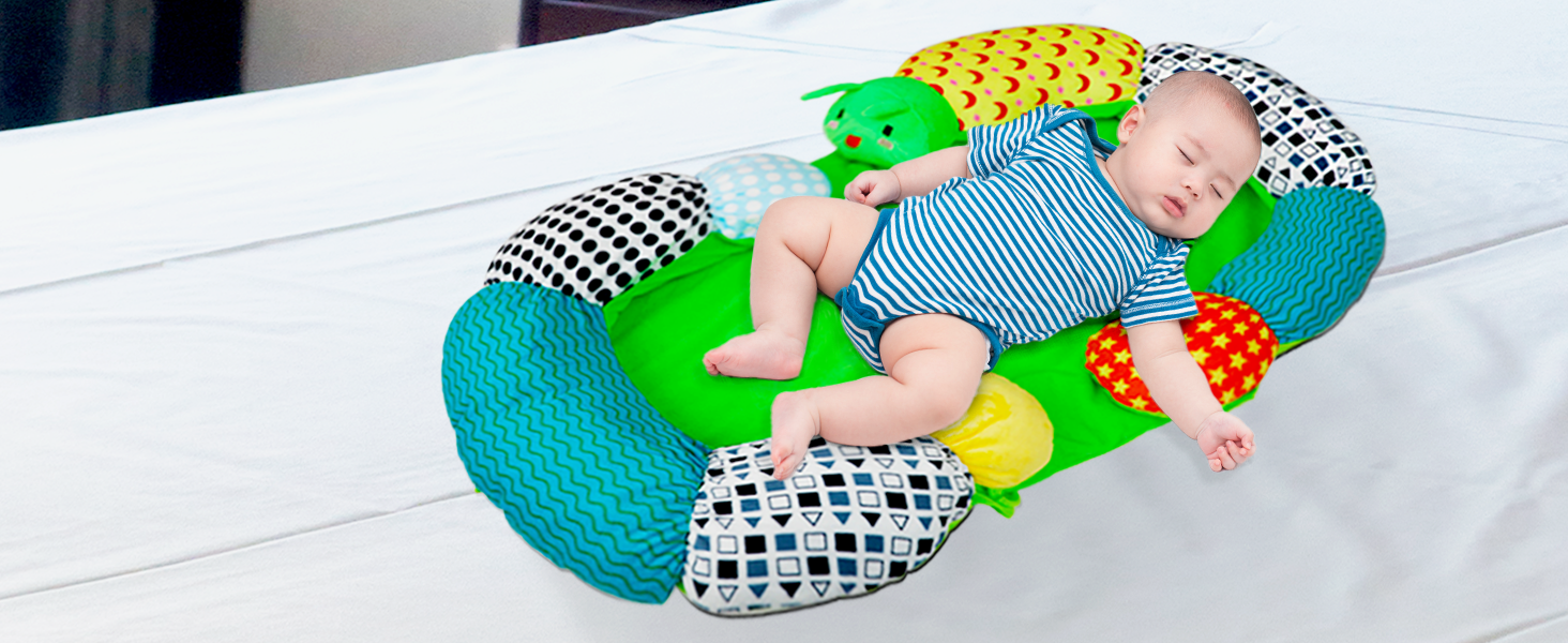 The baby lies on the EKEPE tummy time pillow