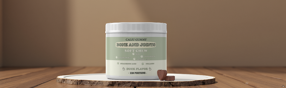 Un panier en osier rempli d'herbes fraîches et de fleurs sauvages, posé sur une table en bois rustiq