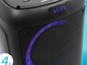 negro con pantalla digital que muestra «54H». Cuenta con una iluminación LED violeta alrededor de la rejilla del altavoz y un asa en la parte superior