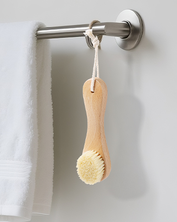 Wooden face brush