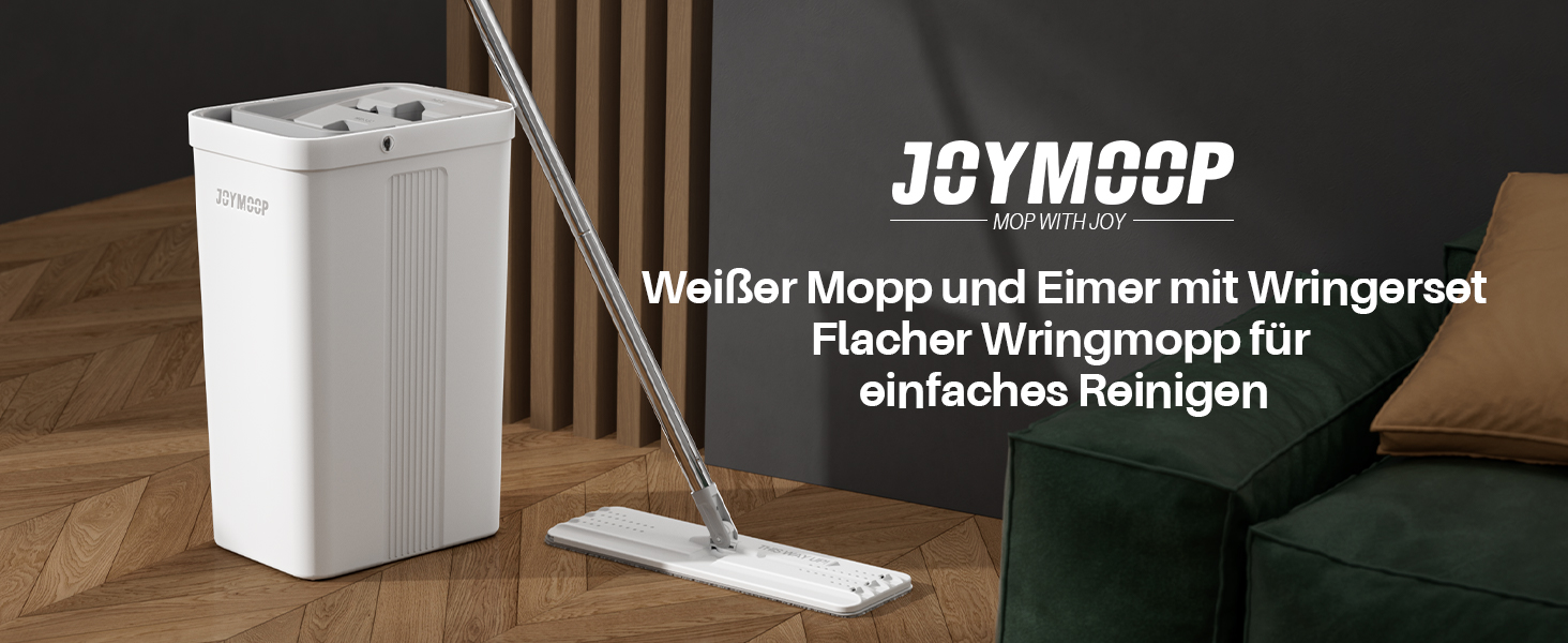 Flachwischreinigungssystem mit weißem rechteckigem Eimer und Wringer. Der Griff des Wischwischers erstreckt sich diagonal über das Bild. Der Parkettboden ist im Hintergrund sichtbar
