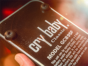 JimDunlop GCB-95F CRYBABY CLASSIC 赤FASEL Amazon.com: JIM DUNLOP Cry Baby Classic Wah (GCB95F