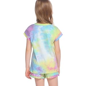 girls tie dye