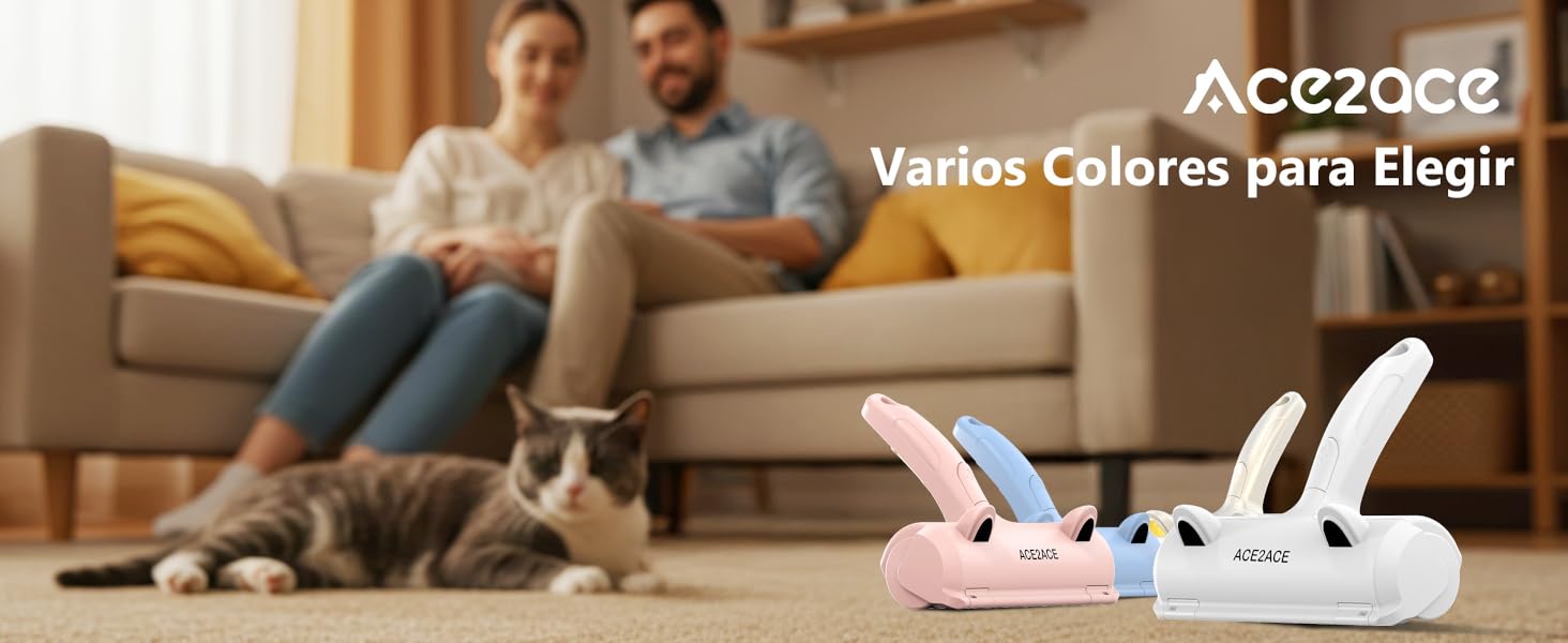 Tres pantuflas para mascotas con forma de animal en colores rosa, azul y blanco se muestran en el suelo con un gato descansando