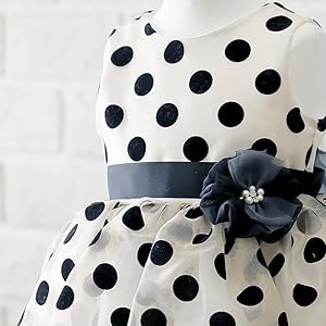 Amazon | [DRESCCO] ゴールドブラックフロッキードットドレス 子供