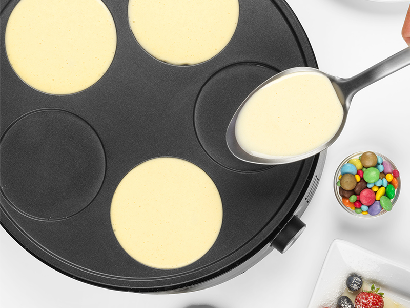 Giles & Posner EK4629 Flip & Stack Pancake Maker, NonStick Hot Plate