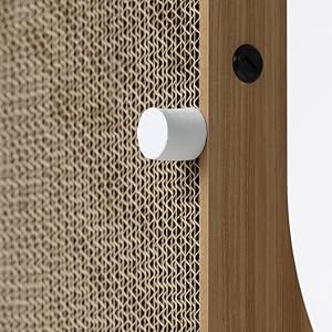 Die Türknöpfe bestehen aus Holz und sind aus einem dicken Stück Holz gefertigt