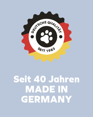 Kreisförmiges Logo mit Pfotenabdruck, den Farben der deutschen Flagge und dem Text „Deutsche Qualität seit 1983“. Unten steht „Seit 40 Jahre MADE IN GERMANY“ auf hellblauem Hintergrund.