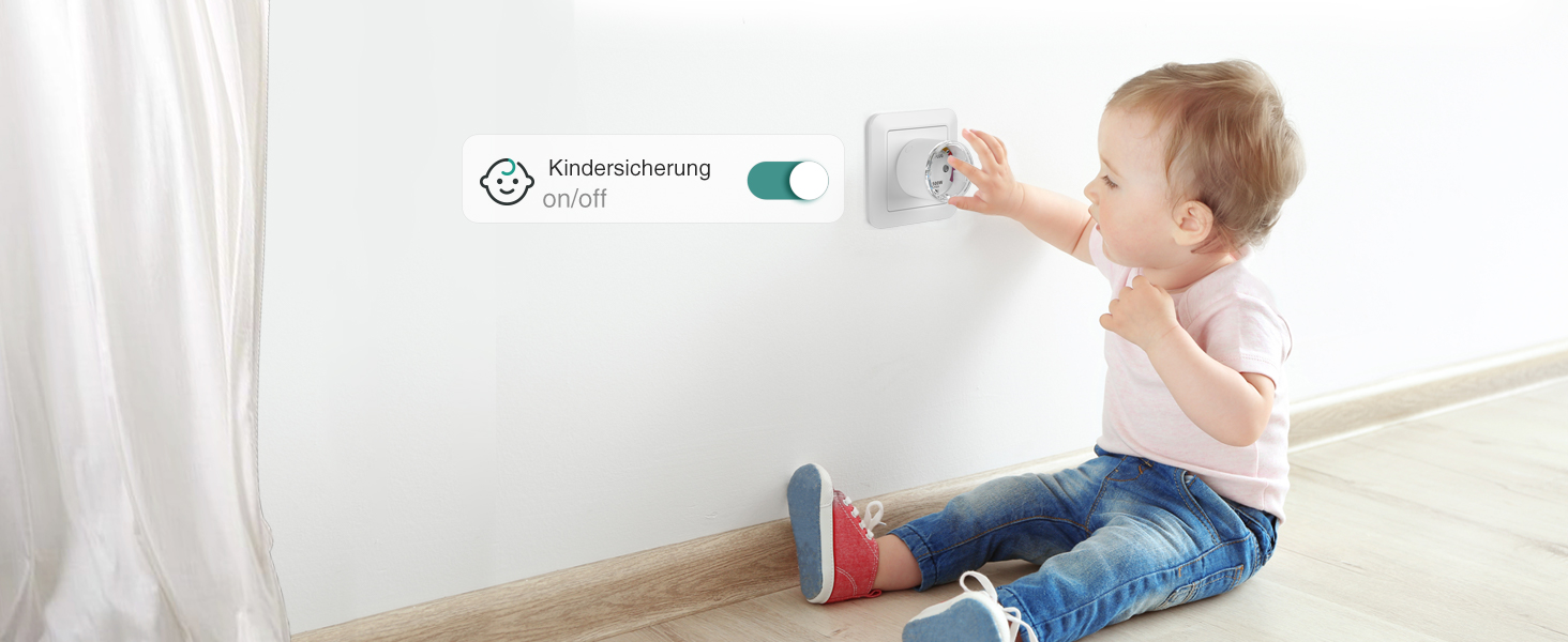 Kindersicheres Produkt für Steckdosen. Weiße Abdeckplatte mit Schiebemechanismus, um den Zugang zur Steckdose zu blockieren, wenn sie nicht benutzt