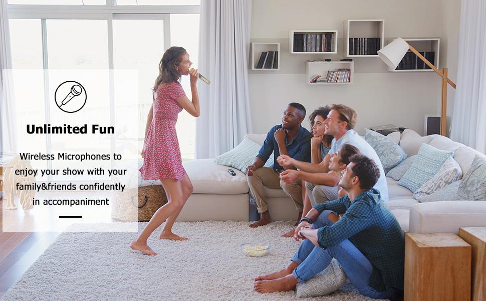 友達と音楽を楽しむ