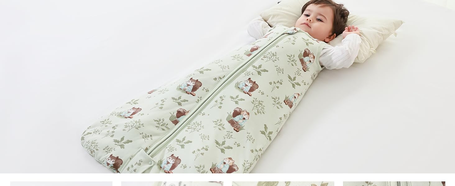 Gesteppter Babyschlafsack oder tragbare Decke in Cremefarbe mit zartem Teddybär-Printmuster. Mehrere Ansichten zeigen die gesamte Länge und die Details zum Verschluss.