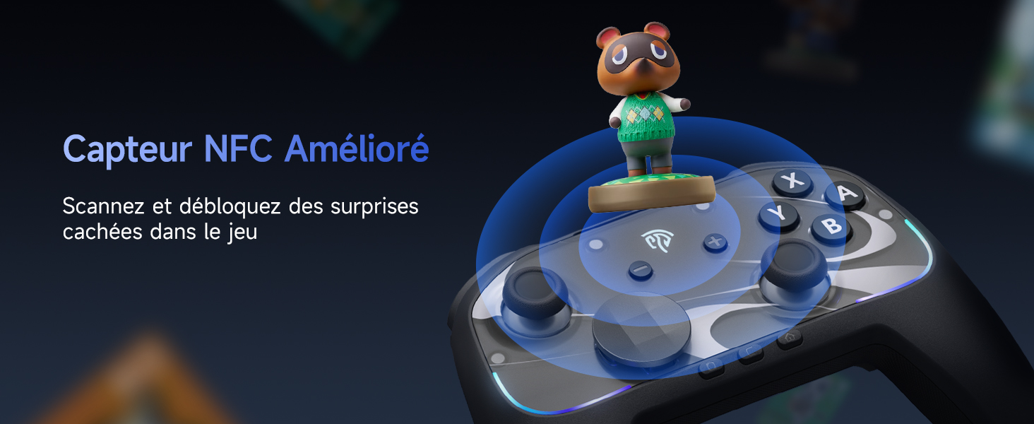 Le texte indique « Capteur NFC Amélioré » et « Scannez et débloquez des surprises grâce dans le jeu ». Produit de la manette de jeu photographié sur fond sombre avec des effets de lumière bleus.