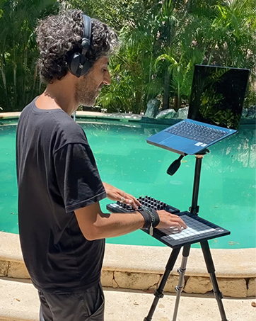 dj stand