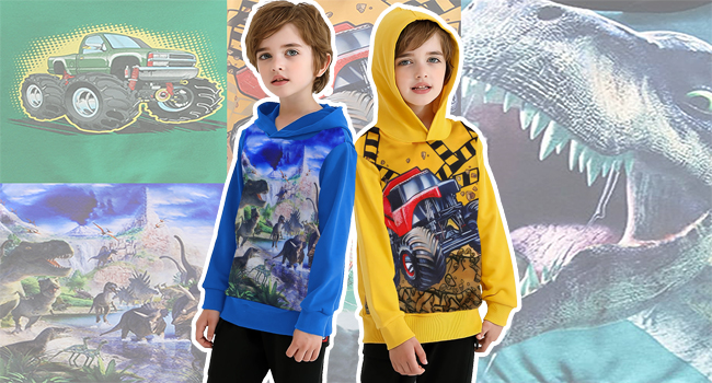 Zwei Kapuzen-Sweatshirts für Kinder, ein blaues und ein gelbes, mit Dinosaurier-Grafiken auf der Vorderseite. Dinosaurier-Bilder
