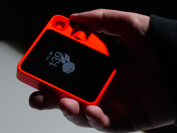 【中古】Rabbit R1 ポータブルAIアシスタント RABBIT R1 - The Revolutionary AI Device from CES 2024