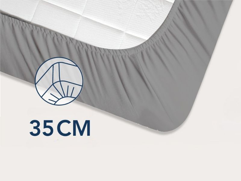 Text lautet: '35 CM'. Nahaufnahme einer scheinbar grau strukturierten Oberfläche mit Messanzeige.