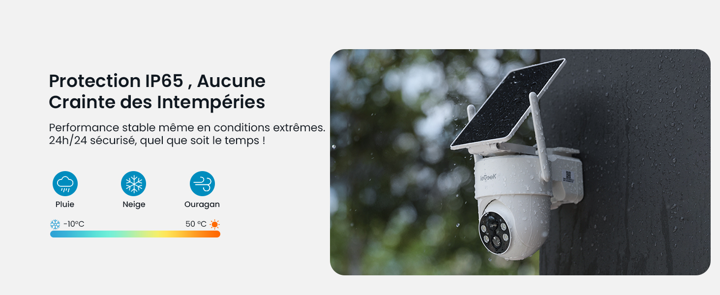 Caméra de sécurité extérieure blanche ou capteur monté sur le mur extérieur avec des icônes bleues visibles en dessous.