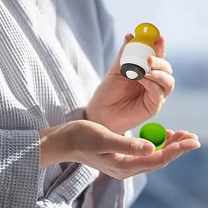 Crafted with refillable properties, our sunscreen applicator lets you travel light