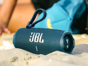 JBL Charge6 ワイヤレススピーカー ブラック 最新 美品 JBL Charge 6 | 防水対応ポータブルBluetoothスピーカー