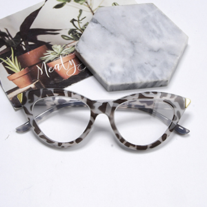 cat-eye readers