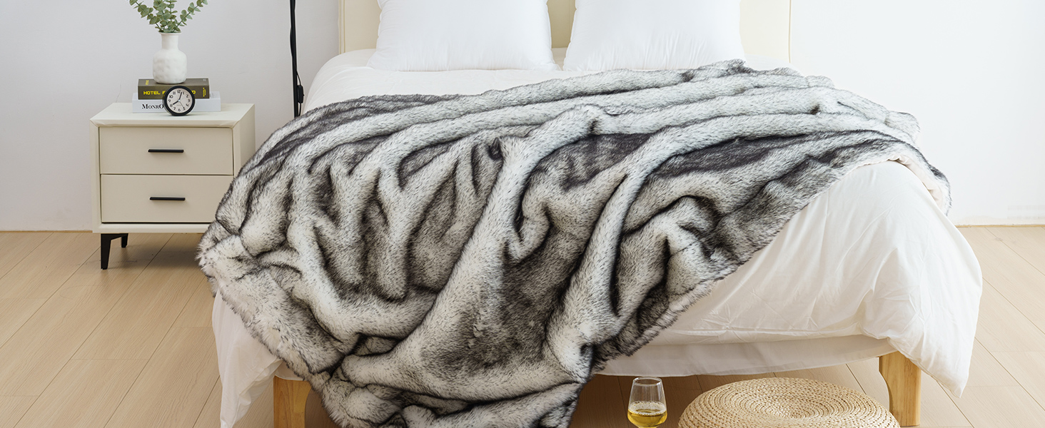 HOMFINE Luxury Faux Fur Throw Blanket Super Thick Long Fluff Fuzzy