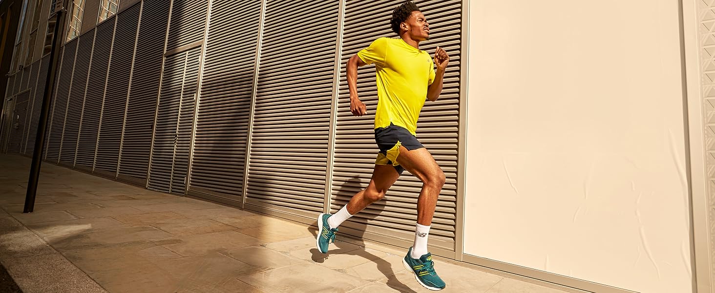 Male runner wearing the dark green 860v12 fresh foam