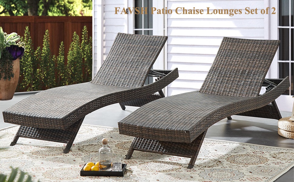 outdoor lounge chairs