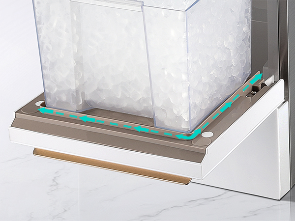 Easy access to ice by putting the ice basket on the lid without dripping