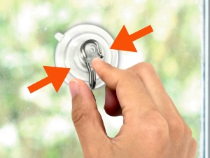 attach the suction cup