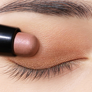 The formula is buildable, blendable, and easy to apply directly