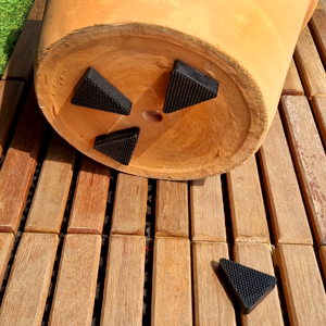 pot feet on underside of pots