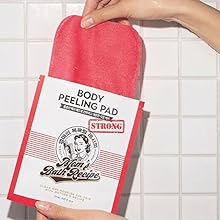 وسادة تقشير الجسم القوية من مامز باث ريسيبي| ٢٥ مل | للتقشير العميق وتنظيف البشرة | قوي و فعال للتقشير العميق | ليفة واحدة. 11 تقشير طبيعي فعال _ تجديد و إشراقة للبشرة _ترطيب و تغذية بعد الاستحمام _عناية عميقة بالجلد