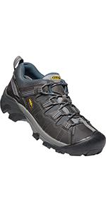 A men's low hiking shoe by KEEN, it's has rugged features and a protective toe cap, dark grey leathr