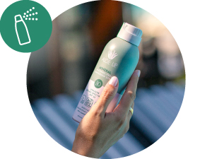 Use a sunscreen spray correctly!