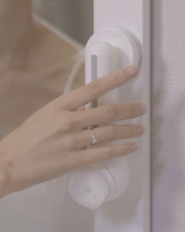 FACIAL CLEANSING BRUSH