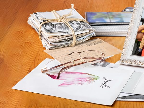 ePhoto can easily archive versatile-size photos, travel postcards, or the entire card collection.